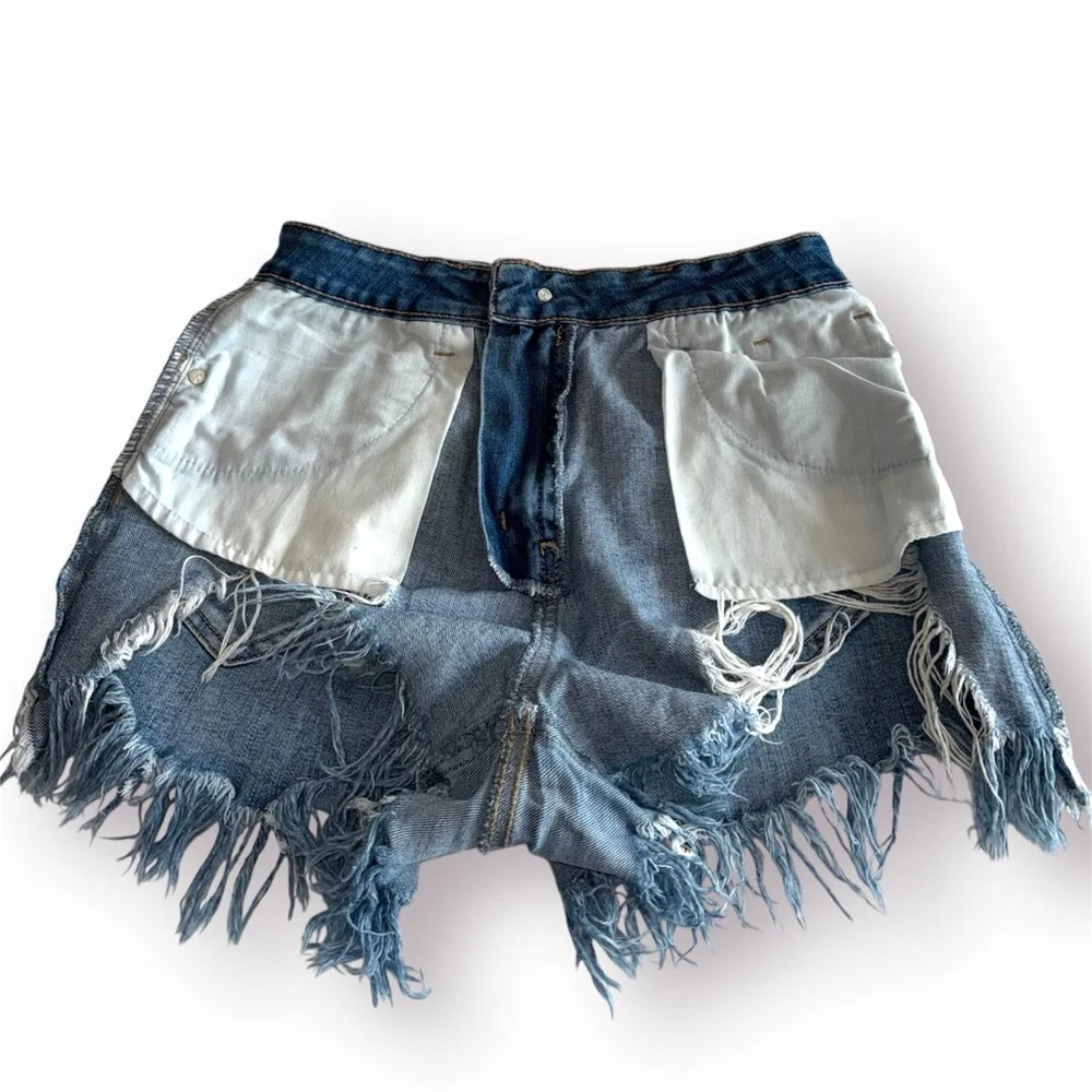 🛍️SALE🛍️ Sincerely Jules Women's Cut-Off Raw Hem Distressed Denim Shorts - Picture 7 of 8